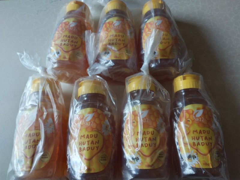 Madu Hutan Baduy SR12 ini asli diambil dari lebah liar yang hidup di hutan Baduy, bukan dari lebah ternak lo ya...🤗 jadi keaslian dan khasiat nya tetap terjaga karena lebah liar ini menghisap nextar dari berbagai jenis bunga liar yang hidup dihutan Baduy, sehingga madu asli Hutan Baduy SR12 ini berbeda dengan madu asli lainnya, manis nya ENAK tidak bikin ENEK,  ASLI TANPA CAMPURAN APAPUN 🤩🤩🤩Yuk segera di incip-inciip ...rasakan sensasi dan khasiatnya.TOP MARKOTOP 👍👍👍Ready STOCK300 gram dan 140 gram InsyaAllah Fast Respon 🤩🤩🤩Wa/telegram 👉0821-5799-8873AGEN RESMI SR12 HERBAL SKINCARE BALIKPAPAN, KAL-TIM
