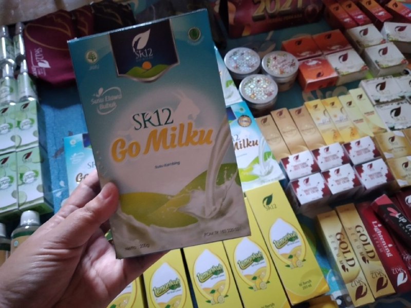 🌿🌸Barang yg baru datang sudah berbaris rapi utk segera restock masuk Etalase: GO MILKU/Susu kambing etawa, BedakAjaib... daily cover Natural, cream2 penghempas flek hitam, sabun2 pencerah, serum Revitalizing, serum Gold, serum Lightening, toner chamomile, lulur rempah bengkoang, Lemonkuh, madu hutan Baduy, lip care Natural, lip matte cream cherish me, VCO SR12, Deodorant spray premium, deodorant spray non premium, Minyak Bulus SR12, sun block, suncare ...🌿🥛Untuk komposisi GO MILKU SR12: (susu kambing etawa, daun kelor, madu dan ikan gabus)yuk segera kepoin , keep eksekusi 🤗🤩🥰insyaAllah semua produk SR12 ready semua nya ya..WA/Telegram 👉 0821-5799-8873AGEN RESMI SR12 HERBAL SKINCARE BALIKPAPAN KAL-TIM🌿🌸Barang yg baru datang sudah berbaris rapi utk segera restock masuk Etalase: GO MILKU/Susu kambing etawa, BedakAjaib... daily cover Natural, cream2 penghempas flek hitam, sabun2 pencerah, serum Revitalizing, serum Gold, serum Lightening, toner chamomile, lulur rempah bengkoang, Lemonkuh, madu hutan Baduy, lip care Natural, lip matte cream cherish me, VCO SR12, Deodorant spray premium, deodorant spray non premium, Minyak Bulus SR12, sun block, suncare ...🌿🥛Untuk komposisi GO MILKU SR12: (susu kambing etawa, daun kelor, madu dan ikan gabus)yuk segera kepoin , keep eksekusi 🤗🤩🥰insyaAllah semua produk SR12 ready semua nya ya..WA/Telegram 👉 0821-5799-8873AGEN RESMI SR12 HERBAL SKINCARE BALIKPAPAN KAL-TIM