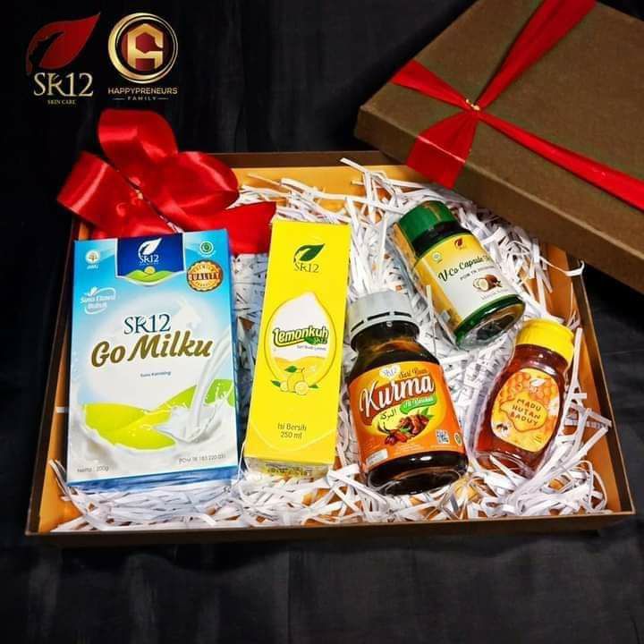 Yuks bikin Hampers/bingkisan  untuk Idul Adha yang sehat menyehatkan ala SR12 💐walau gak ketemu karna harus stay at home, kamu bisa kirim tanda cinta di hari raya buat yg tercinta. 0rder yukkk😘shopee.co.id/agenresmisr12Atautokopedia.com/sr12balikpapan