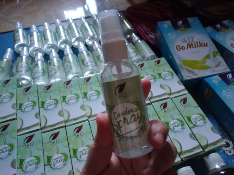 💦Cairan tidak berbau tapi ampuh mengatasi macam-macam bau, bau ketiak, bau kaki, bau sepatu, bau helm. Mencerahkan ketiak hitam, tidak menodai baju mu, tidak Lengket2, segerrr sepanjang hari, tidak menyebabkan ketiak hitam, mengatasi keringat berlebih, menghambat pertumbuhan butek💦0bat ketek herbal alami yang menggemparkan seantero jagat raya... 💦Hemat nya kebangetaaaaaaan😱😬 berbulan-bulan baru habis...wah ...mantap uyyy...mantap jiwa... mantap betuuuul... masyaAllah👍😎Komposisi: Tawas, jeruk nipis, kapur sirih, Air murni, Aloe barbadensis leaf JuiceReady stock:🍋🌿 Deodorant spray Premium🍋🌿 Deodorant spray non PremiumWA/Telegram 👉 0821-5799-8873AGEN RESMI SR12 HERBAL SKINCARE BALIKPAPAN KAL-TIM💦Cairan tidak berbau tapi ampuh mengatasi macam-macam bau, bau ketiak, bau kaki, bau sepatu, bau helm. Mencerahkan ketiak hitam, tidak menodai baju mu, tidak Lengket2, segerrr sepanjang hari, tidak menyebabkan ketiak hitam, mengatasi keringat berlebih, menghambat pertumbuhan butek💦0bat ketek herbal alami yang menggemparkan seantero jagat raya... 💦Hemat nya kebangetaaaaaaan😱😬 berbulan-bulan baru habis...wah ...mantap uyyy...mantap jiwa... mantap betuuuul... masyaAllah👍😎Komposisi: Tawas, jeruk nipis, kapur sirih, Air murni, Aloe barbadensis leaf JuiceReady stock:🍋🌿 Deodorant spray Premium🍋🌿 Deodorant spray non PremiumWA/Telegram 👉 0821-5799-8873AGEN RESMI SR12 HERBAL SKINCARE BALIKPAPAN KAL-TIM