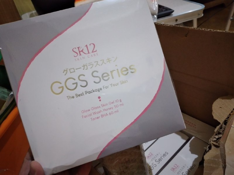 Uwowwww...wooow wowww...wew weww wewww...yang mau glowing dalam 3 hari...gerceeeep...masih ada beberapa free tak bertuan.,🤫 gerceeep...nih masih sempat glowing pas lebaran, buruan di ambil🚴‍♂️🚴‍♂️🚴‍♂️yang udah nge-keep buruan japri ya..ntar saya jual loh🤭😅😆 yang jelas 1 paket udah punya ku lo...ah mau buka duluan ah..🥳🥳🥳👉👉👉