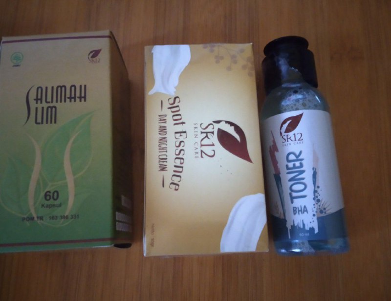 Pemakaian pribadi ..mereka bertiga habis bersamaan, Comot lagi guyyysss 🤗😁itu lah enak nya jadi pebisnis SKINCARE 🙃😬 Bisa langsung comot stok di etalase..tapi jangan salah ya...yg nama nya pebisnis tetap bayar meski dagangan sendiri, tetap bikinkan nota dan masuk dalam list penjualan. OKKAYYY ...yuk BISNIS SR12 bareng saya...AGEN RESMI SR12 HERBAL SKINCARE BALIKPAPAN KAL-TIM Oiya sebentar lagi bakal datang paketan 13 kg looòo...InsyaAllah SELASA atau RABU depan, jadi jangan Kwatir soal stok mau proma-promo, postang-posting,  iklan-iklin🤭🤩🤗...nggak cenat-cenut takut di teror customeers ....insyaAllah semua barang READY...OKKEY...Masih OPEN KEMITRAAN ya...menerima pendaftaran SUB AGEN,  RESELLER dan MARKERTERminat JAPRI KUYSSSSSS🥳🥳🥳🥳💐💐💐🥰🥰🥰WA/telegram 👉0821-5799-8873AGEN RESMI SR12 HERBAL SKINCARE BALIKPAPAN, KAL-TIM